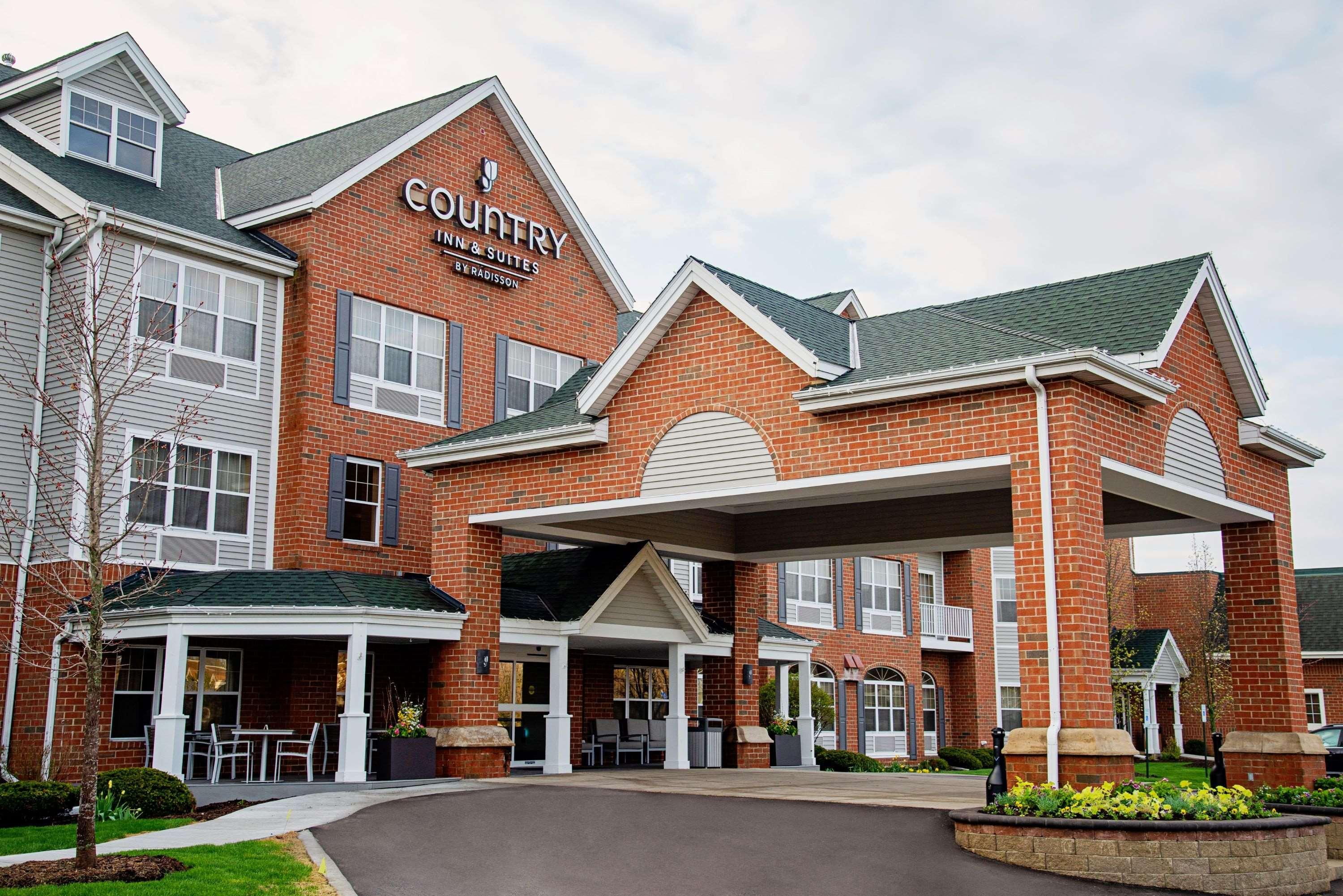 Country Inn & Suites By Radisson, Milwaukee West Brookfield , Wi Exterior photo