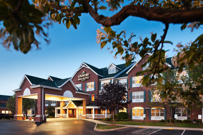 Country Inn & Suites By Radisson, Milwaukee West Brookfield , Wi Exterior photo